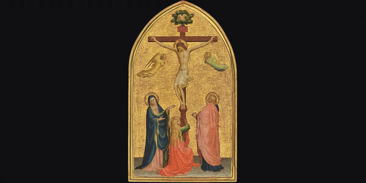 Guido di Piero, Fra Giovanni da Fiesole, noto postumo come Beato Angelico (1395/1400 ca. presso Vicchio - 1455 Roma), La Crocifissione con la Vergine, San Giovanni Battista e la Maddalena ai piedi della Croce, tempera su tavola di pioppo a fondo oro, cornice originale ad arco e rilegata, 59,7 x 34,2 cm, stima: 4.000.000-6.000.000 di sterline. Foto © Christie's (sfondo aggiunto)