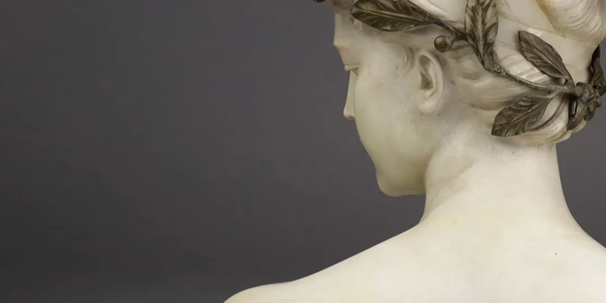 Antonio Garella (1863 Ferrara - 1919 Florenz), Personifizierte Poesie, um 1900, signiert, Alabaster und Bronze auf Marmorplinthe, ca. 33,5 x 39 cm. Foto © Auktionshaus Franke (Detail)