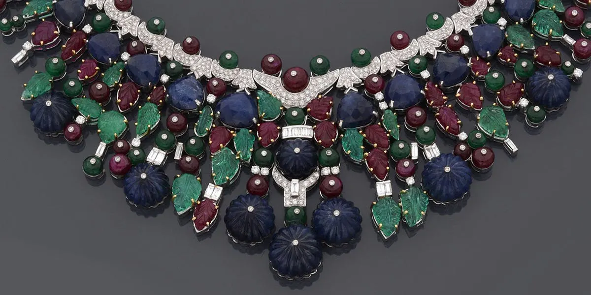 Tutti Frutti necklace in diamond, emerald, ruby, diamond and 18kt gold from the Mona Lisa Gallery in Jaipur, India (detail), image © HVMC