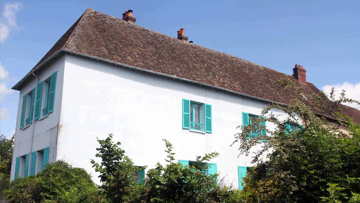 Monet's Blue House in Giverny is on Airbnb