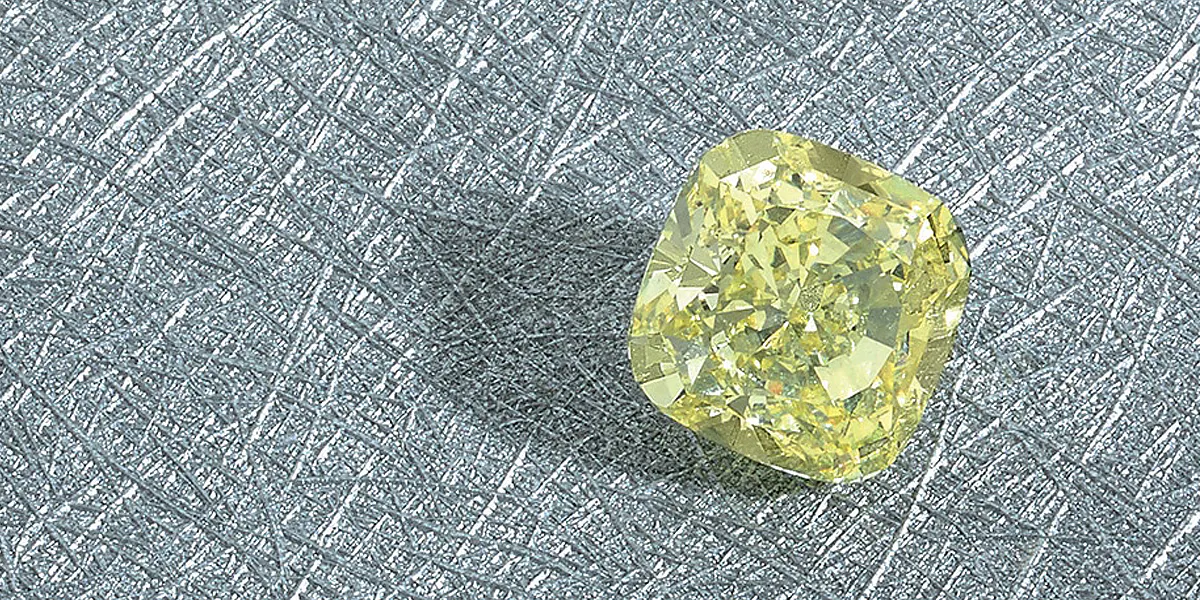 Diamant Fancy Intense Yellow de taille coussin pesant 5,93 cts. Photo © HVMC