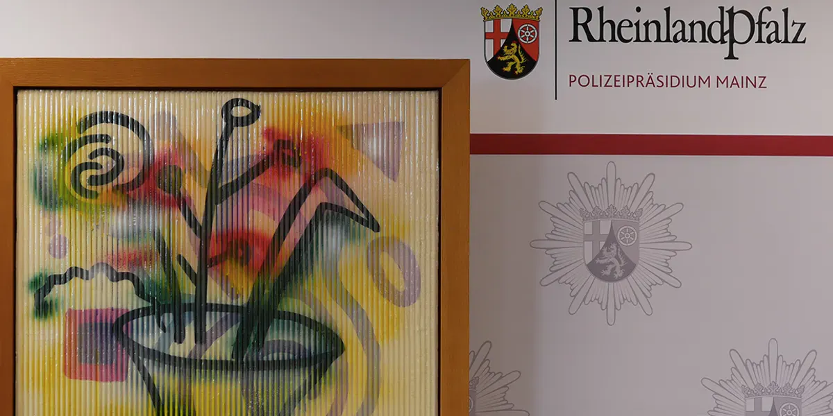 Dipinto « Vasen Linsenbild » di Sigmar Polke. Foto : Quartier Generale della Polizia di Magonza (dettaglio)