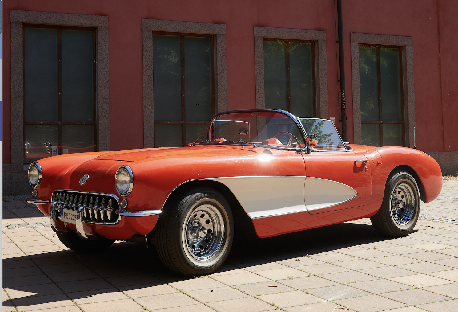 Chevrolet Corvette C1 Convertible 1956, Venetian red. Foto © Uppsala Auktionskammare