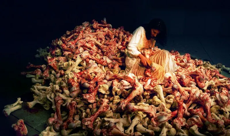 Marina Abramović, "Balkan Baroque" (1997) | Foto via Pinterest