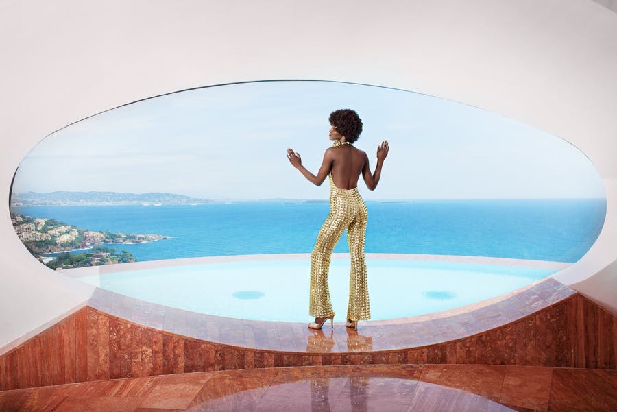 Window of the large living room, opening onto the bay of Cannes. The Bubble Palace served as the backdrop for many fashion shows and photo shoots, image © Gil Zetbase