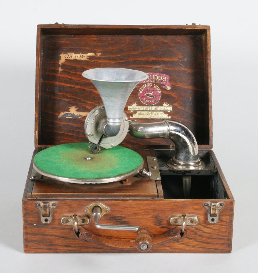 Portable gramophone Deccaphone Grippa, oak suitcase, sold at Bonhams for €219 in 2007. Image © Bonhams