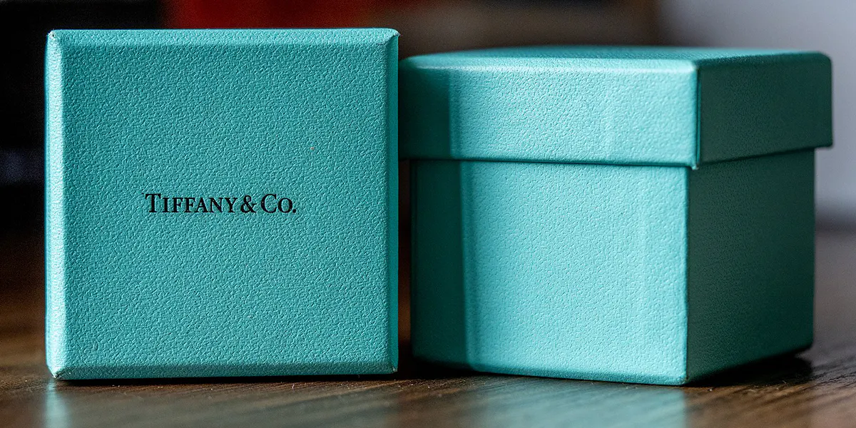 Schachteln von Tiffany & Co. Foto von Ajay Suresh (Lizenz CC BY 2.0 / https://creativecommons.org/licenses/by/2.0/deed.en) (Detail)