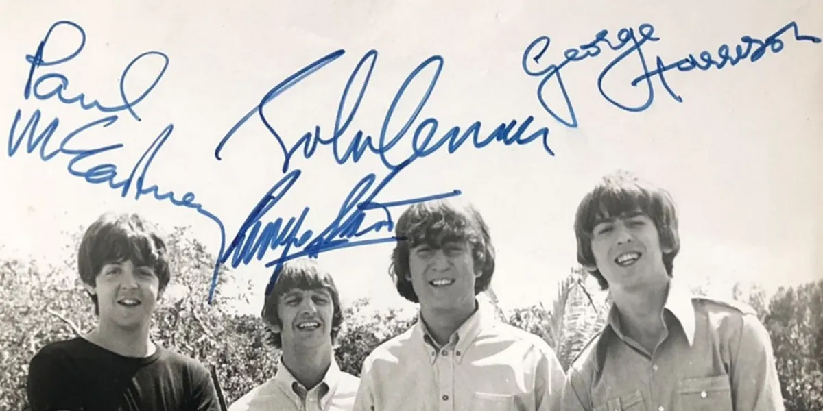La fotografia da record firmata dai Beatles è stata venduta per 143.000 dollari. Foto © Iconic Auctions (dettaglio)