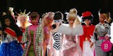 SYDNEY, AUSTRALIE - 18 MAI : la poupée Barbie apparaît dans différentes incarnations au musée du jouet et du chemin de fer de Leuralla NSW, à l'approche du 50e anniversaire de la poupée emblématique, le 18 mai 2007 à Sydney, en Australie. Lancée pour la première fois au salon du jouet de New York en 1959, Barbie est devenue le jouet le plus vendu de tous les temps. Barbie a porté les tenues de grands créateurs tels que Dior, Ralph Lauren, Armani, Versace et bien d'autres, et depuis près de 50 ans, connaît des changements sociaux, culturels et politiques spectaculaires. Photo de Ian Waldie/Getty Images (détail)
