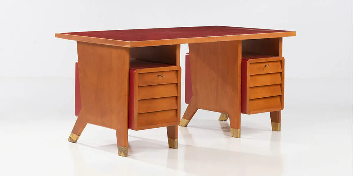 Gio Ponti, bureau en noyer, laiton et mélamine, vers 1950, image ©  PIASA