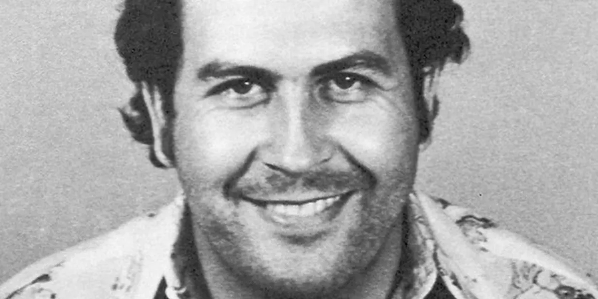 Mug shot of Pablo Escobar taken by the regional Colombia control agency in Medellín in 1976. By Colombian National Police - Colombia National Registry; Colombian National Police, Public Domain, (https://commons.wikimedia.org/w/index.php?curid=49892673)