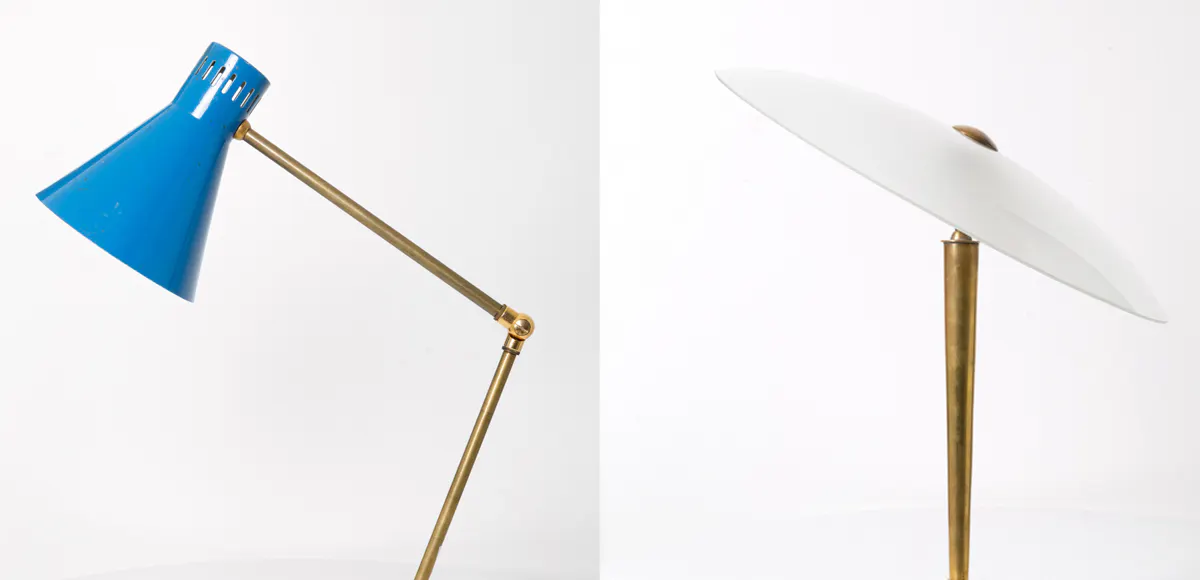 A sinistra: Stil Lux (Attr.), Lampada da tavolo in ottone e metallo smaltato grigio e azzurro. Anni '50. A destra: Stilnovo (Attr.), lampada da tavolo in ottone con paralume in vetro tondo orientabile. Anni '50. Foto © Viscontea