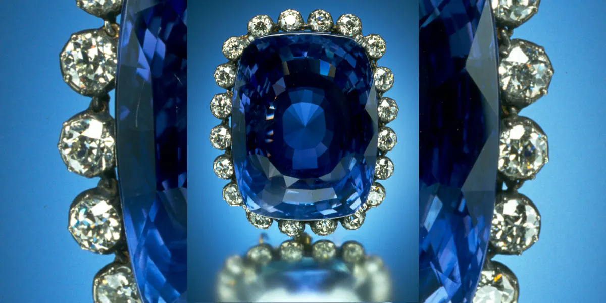 Der in eine Diamantbrosche gefasste Logan-Saphir von 422,98 Karat wird im National Museum of Natural History in Washington, D.C. aufbewahrt. Fotos gemeinfrei