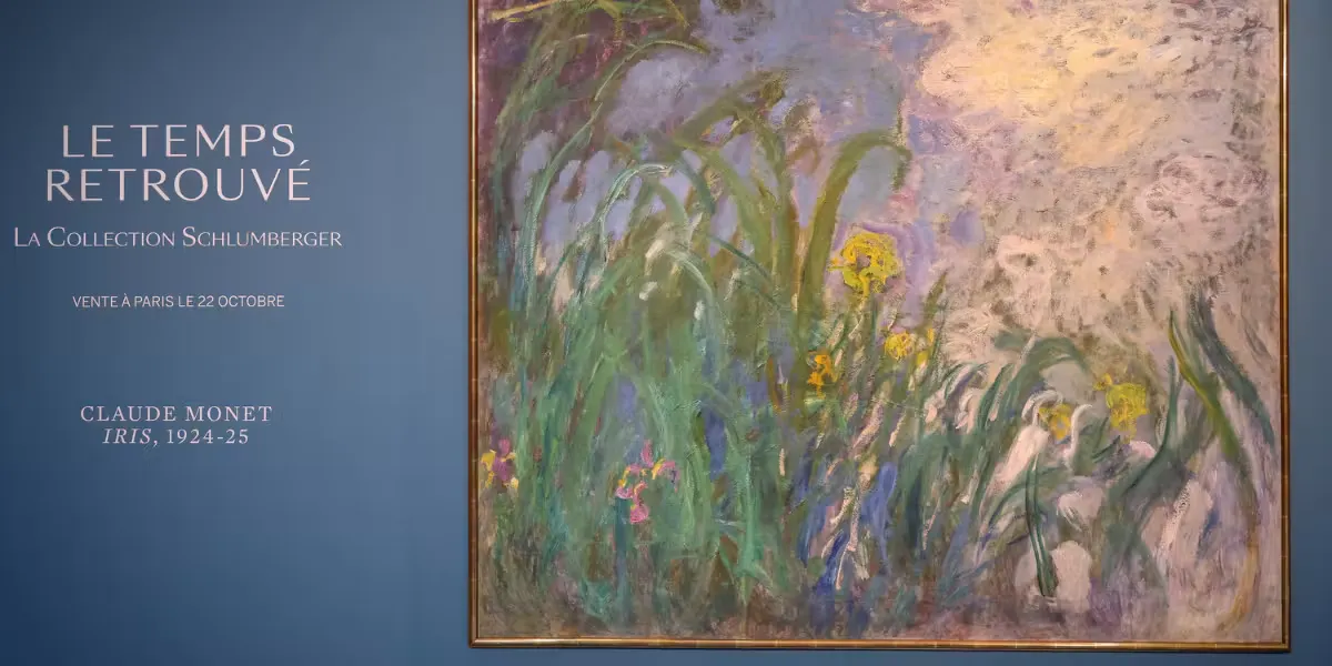 PARIS, FRANCE – 17 septembre : un panneau chez Sotheby’s annonce l’exposition « Le Temps Retrouvé, La Collection Schlumberger » [...] La collection [...] est estimée entre 40 et 60 millions d’euros. Le clou de la vente aux enchères est l’œuvre monumentale de Claude Monet « Iris » (1924-1925) [...] dont la valeur est estimée entre 22 et 30 millions d’euros. La vente aux enchères est prévue pour le 22 octobre 2026. (Photo de Marc Piasecki/Getty Images) (Détail)