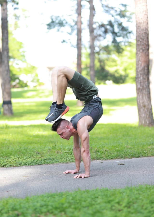 Nikola Matošević - Scorpio handstand Nikola Matošević - Scorpio handstand