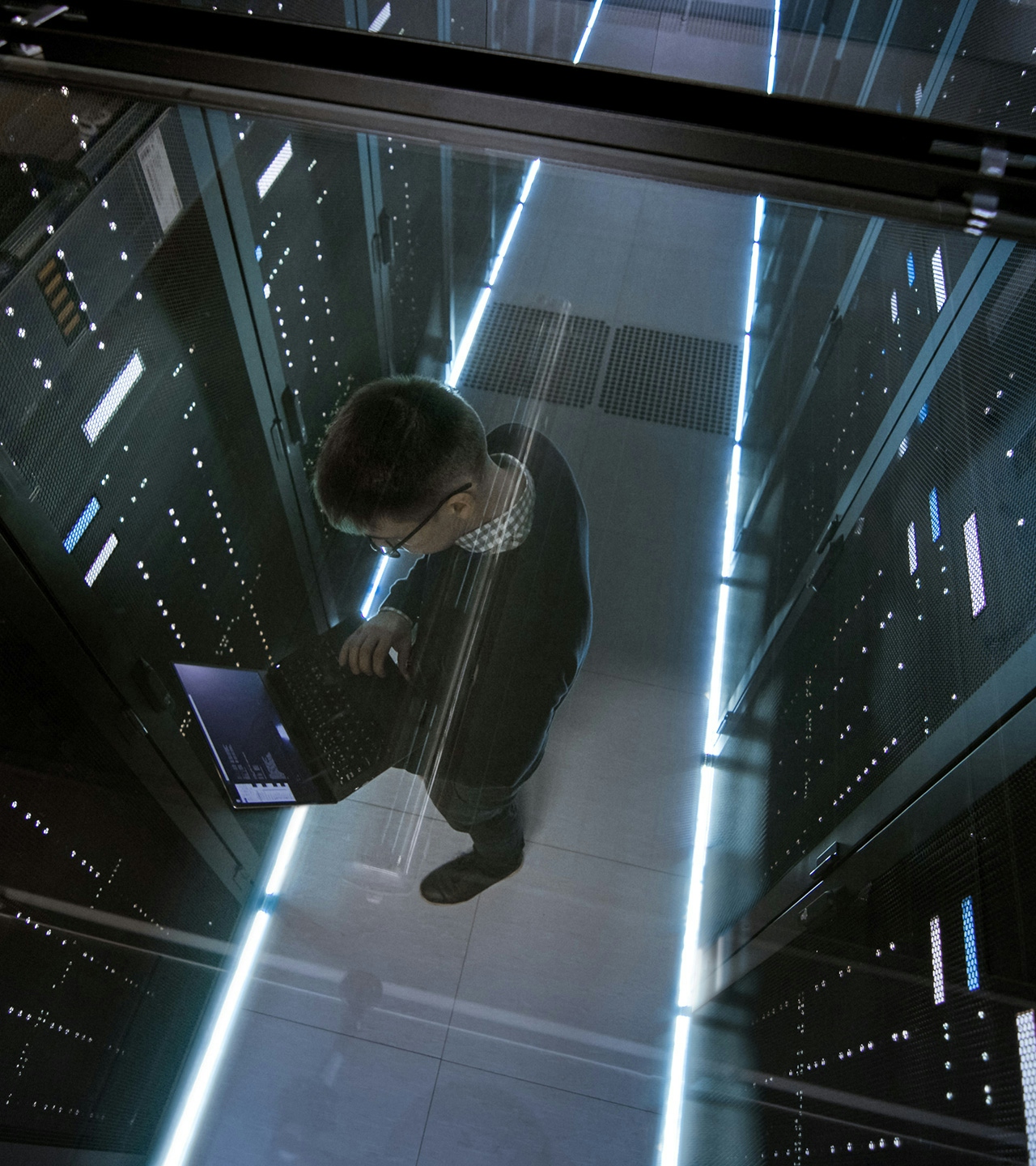SysOps engineer on the disaster recovery site - hero image SysOps engineer on the disaster recovery site - hero image