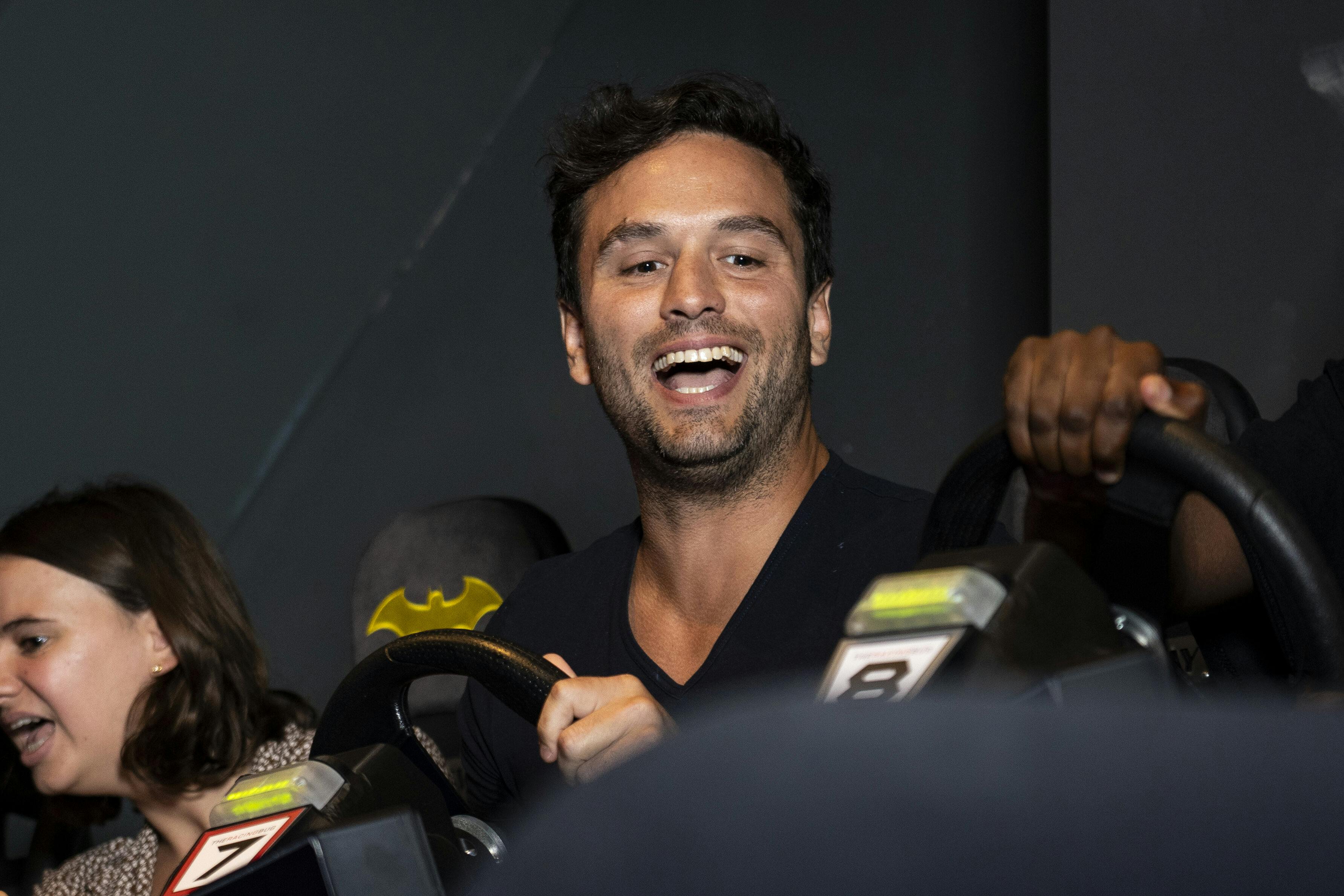 Un pilote pour la course de voiture Batman Escape