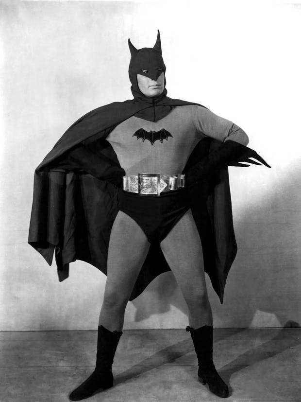 Batman joué par Lewis Wilson