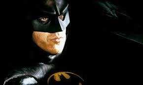 Michael Keaton dans la Batmobile