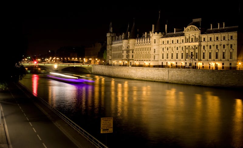 CroisiĂšre de nuit Ă Paris