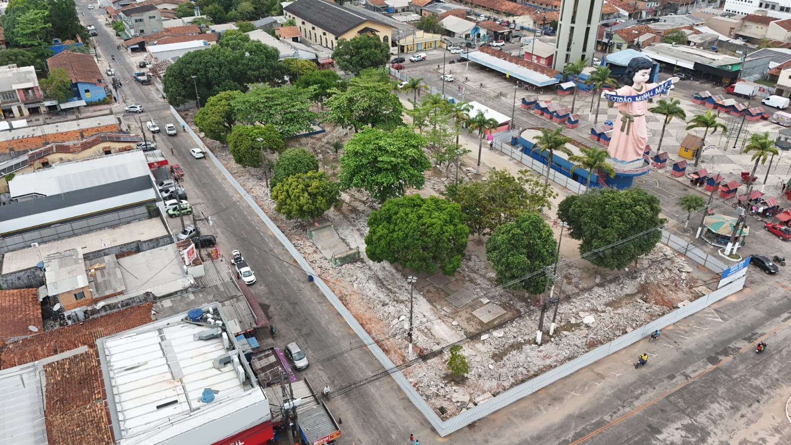 Praça de Marituba — visão aérea da transformação.