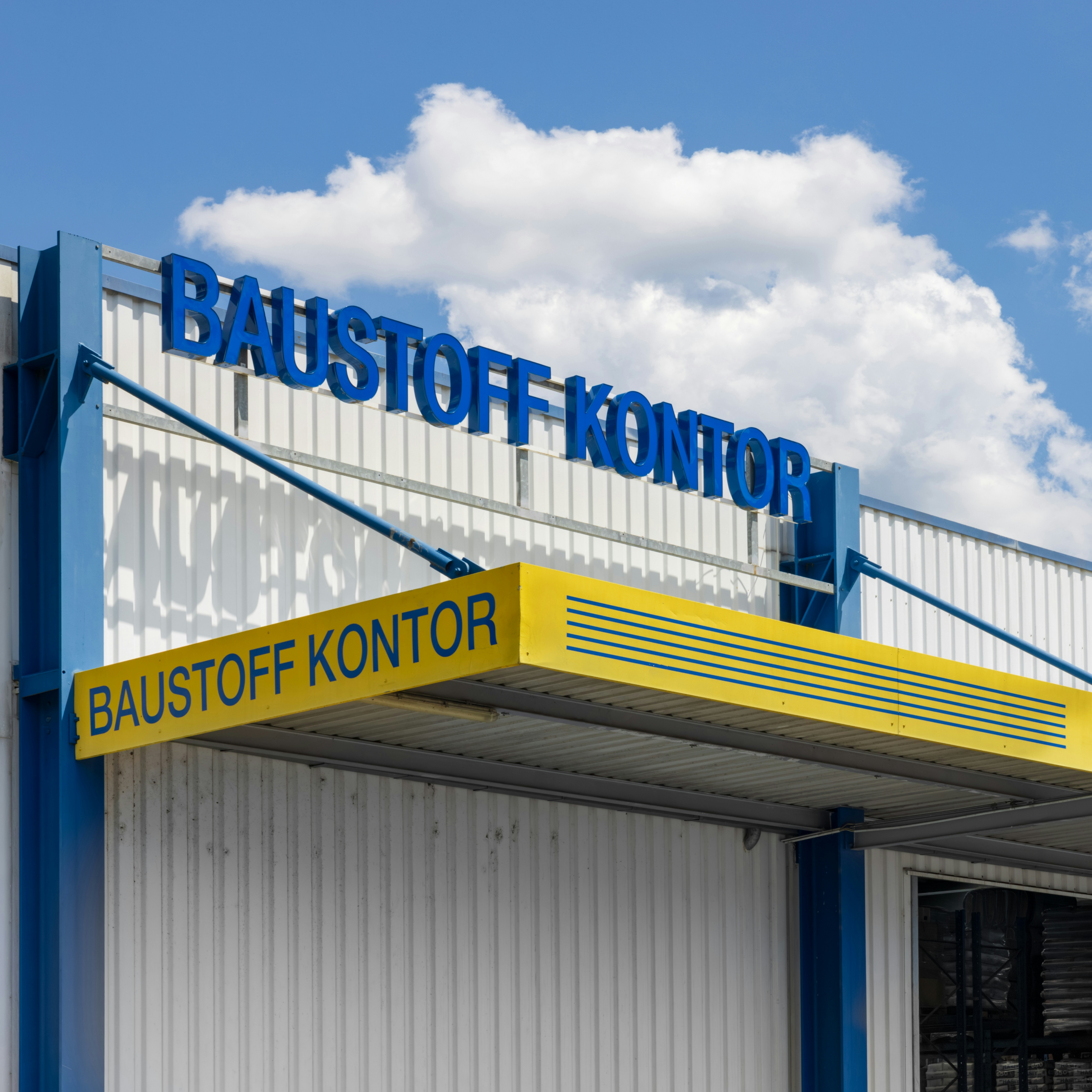 Firmenschriftzug von Baustoff Kontor
