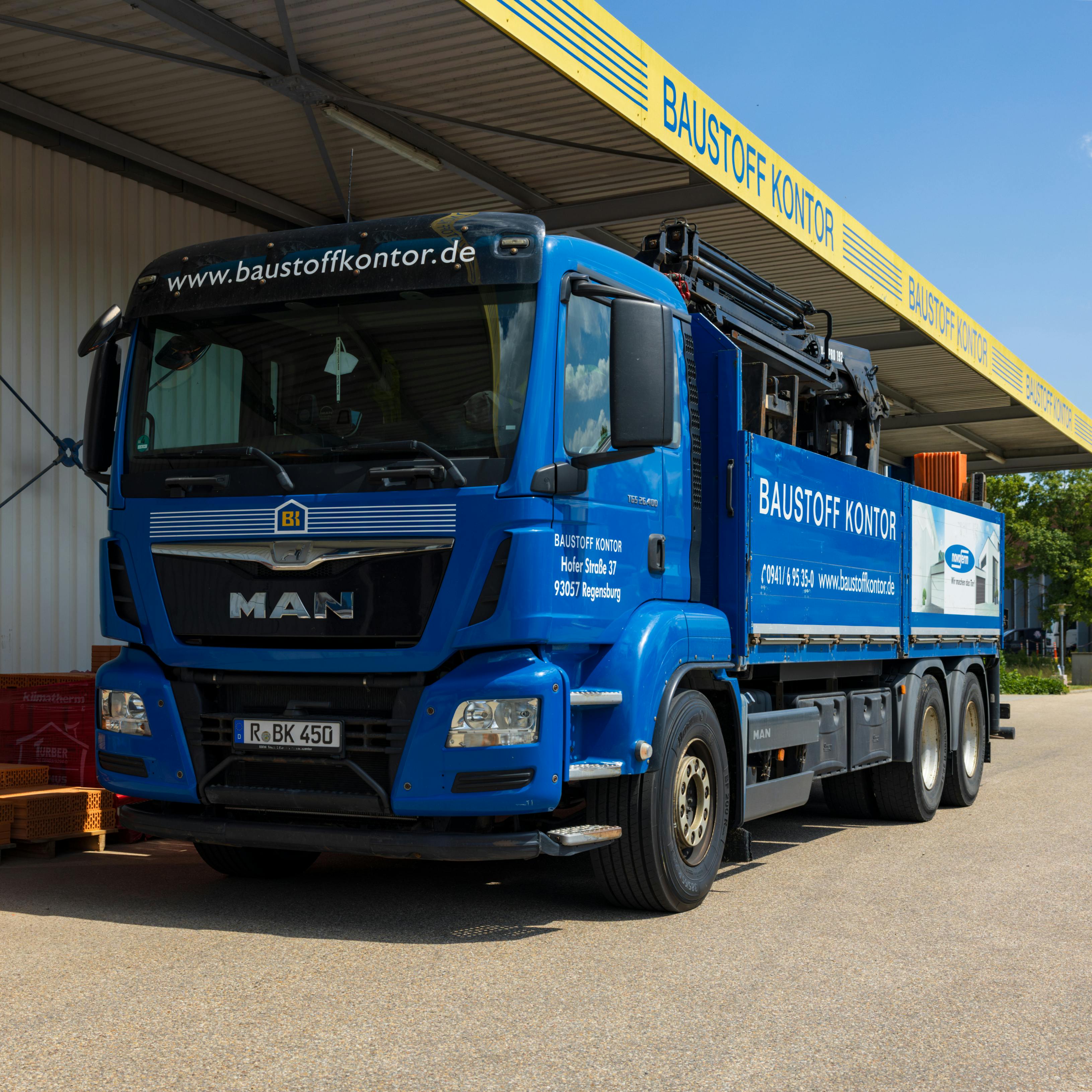 blauer LKW