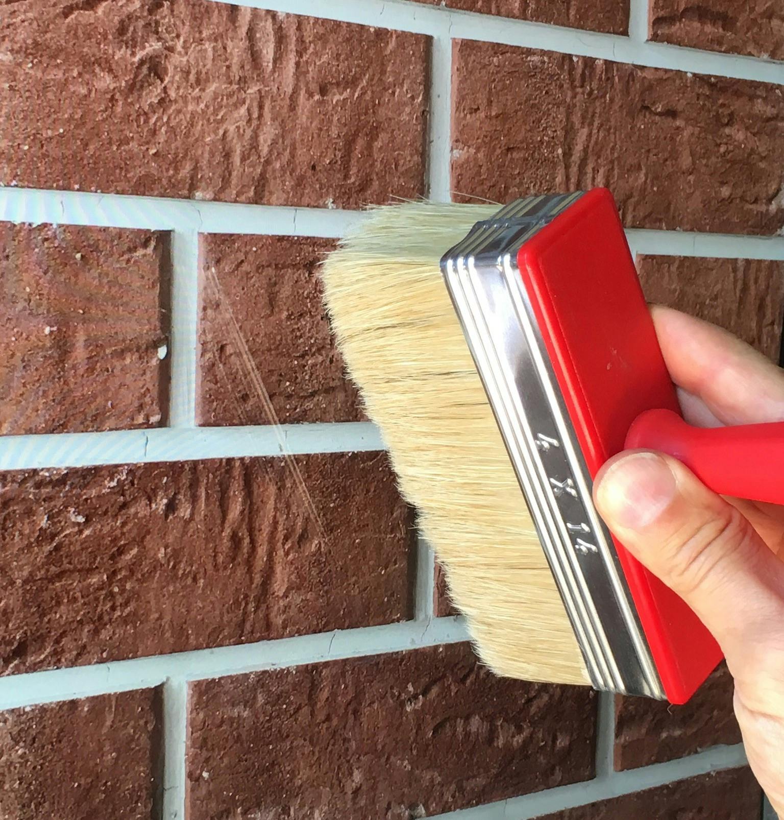 this is the right angle to hold the brush.