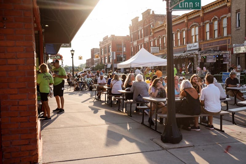 Bay City's Cool City Car Cruz