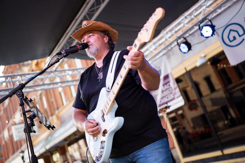 Bay City's Cool City Car Cruz