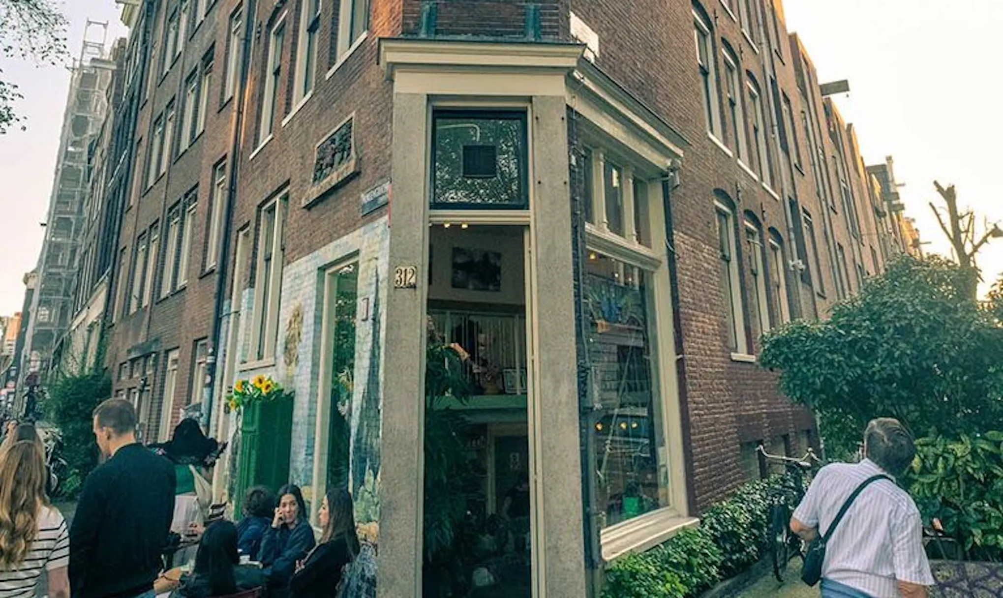 Coffeeshop La Tertulia buiten