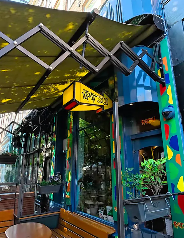 Coffeeshop Katsu buiten