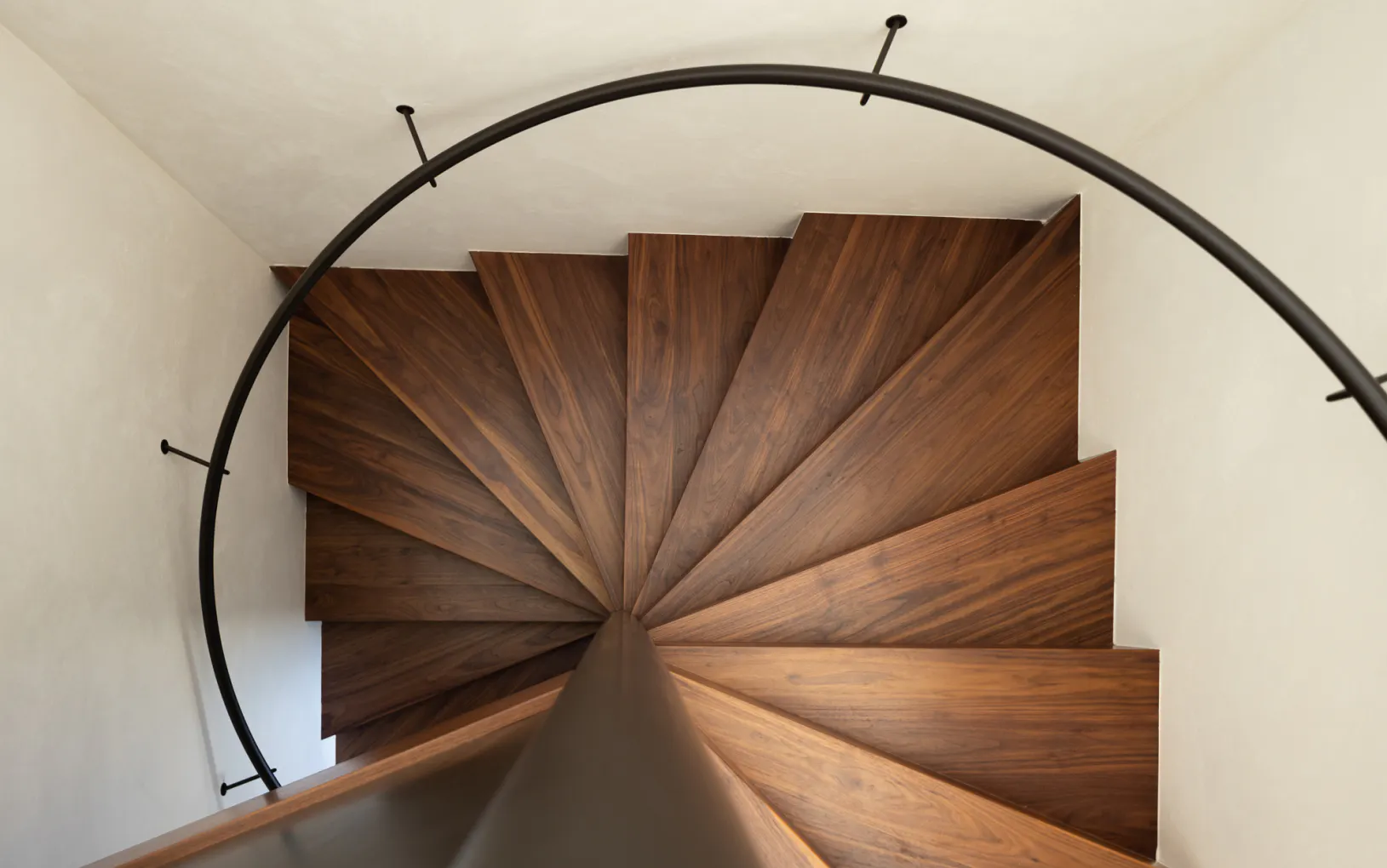 https://images.prismic.io/bct-website/2aeb8ec7-12e4-4b57-8a21-7dfa0bc075bf_BCT_Mairangi_Bay_House02.jpg?auto=compress,format