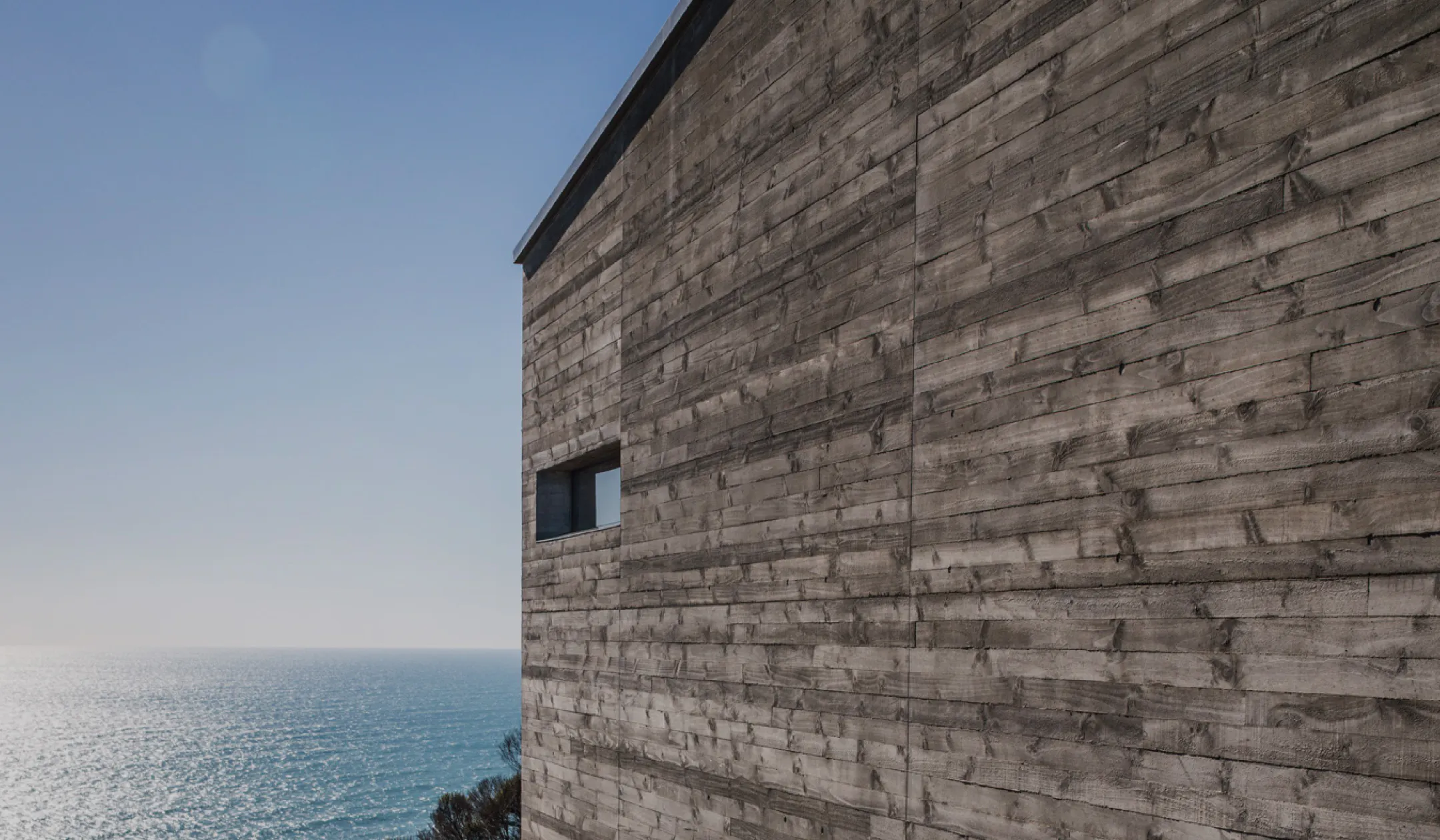 https://images.prismic.io/bct-website/2c1214c3-cf45-4105-b1f0-8f8e14aae4d1_BCT_Muriwai_House01.jpg?auto=compress,format