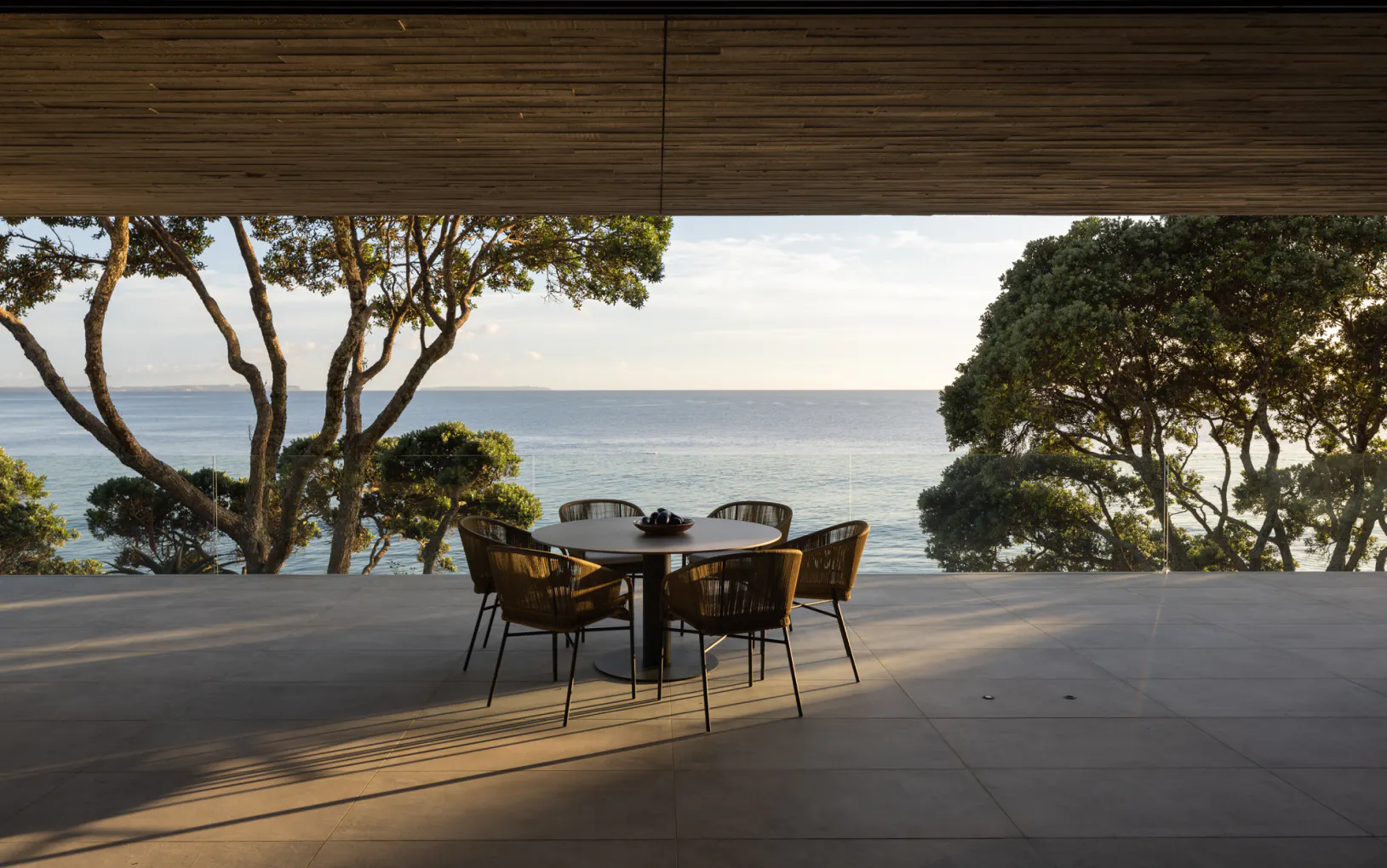 https://images.prismic.io/bct-website/f093ec63-bbdb-4896-a057-d09767547c2a_BCT_Mairangi_Bay_House05.jpg?auto=compress,format