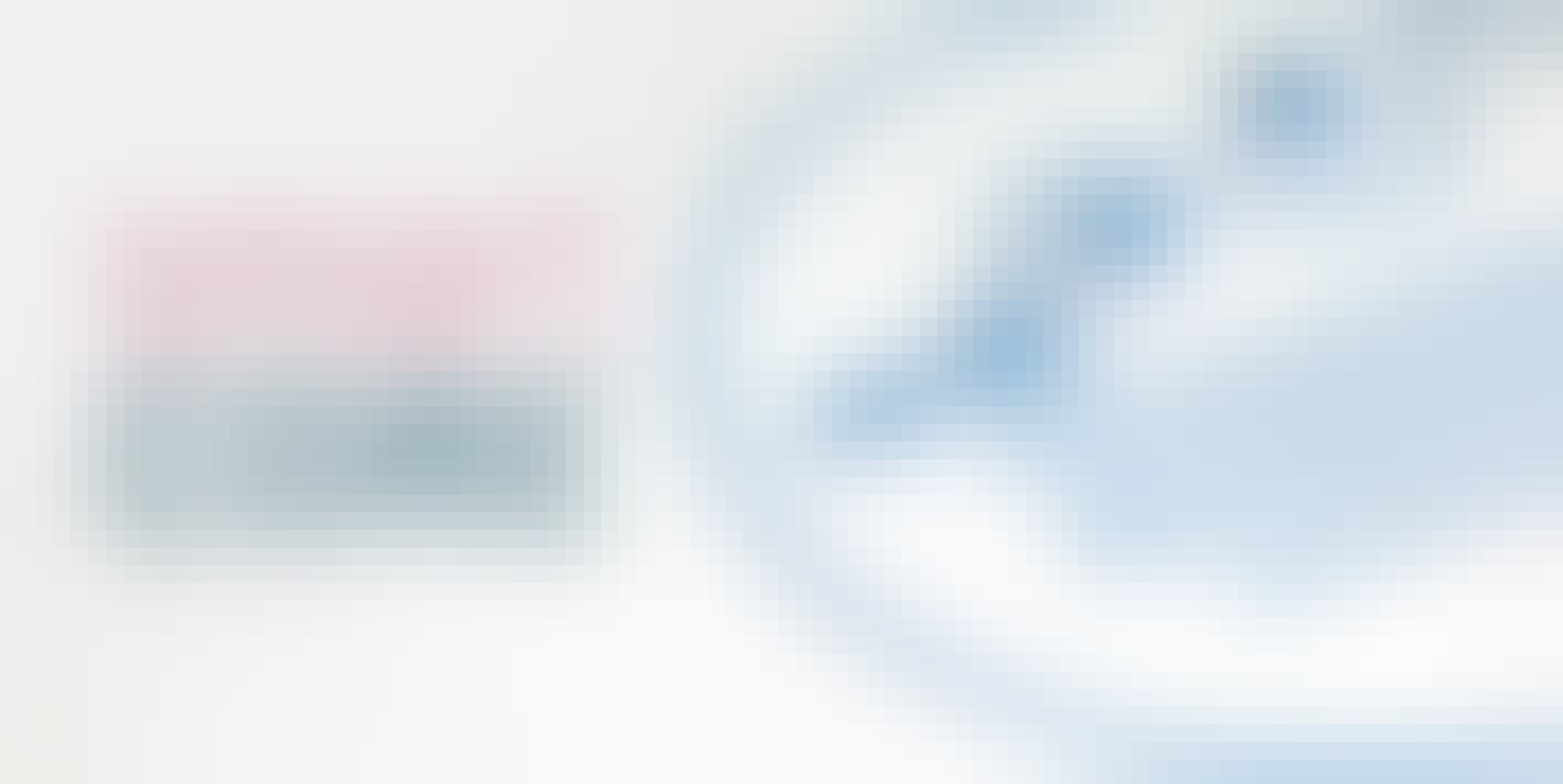 Logo des Dosiersystems smartCORE neben dosierten Linien und Klecksen blauen Materials