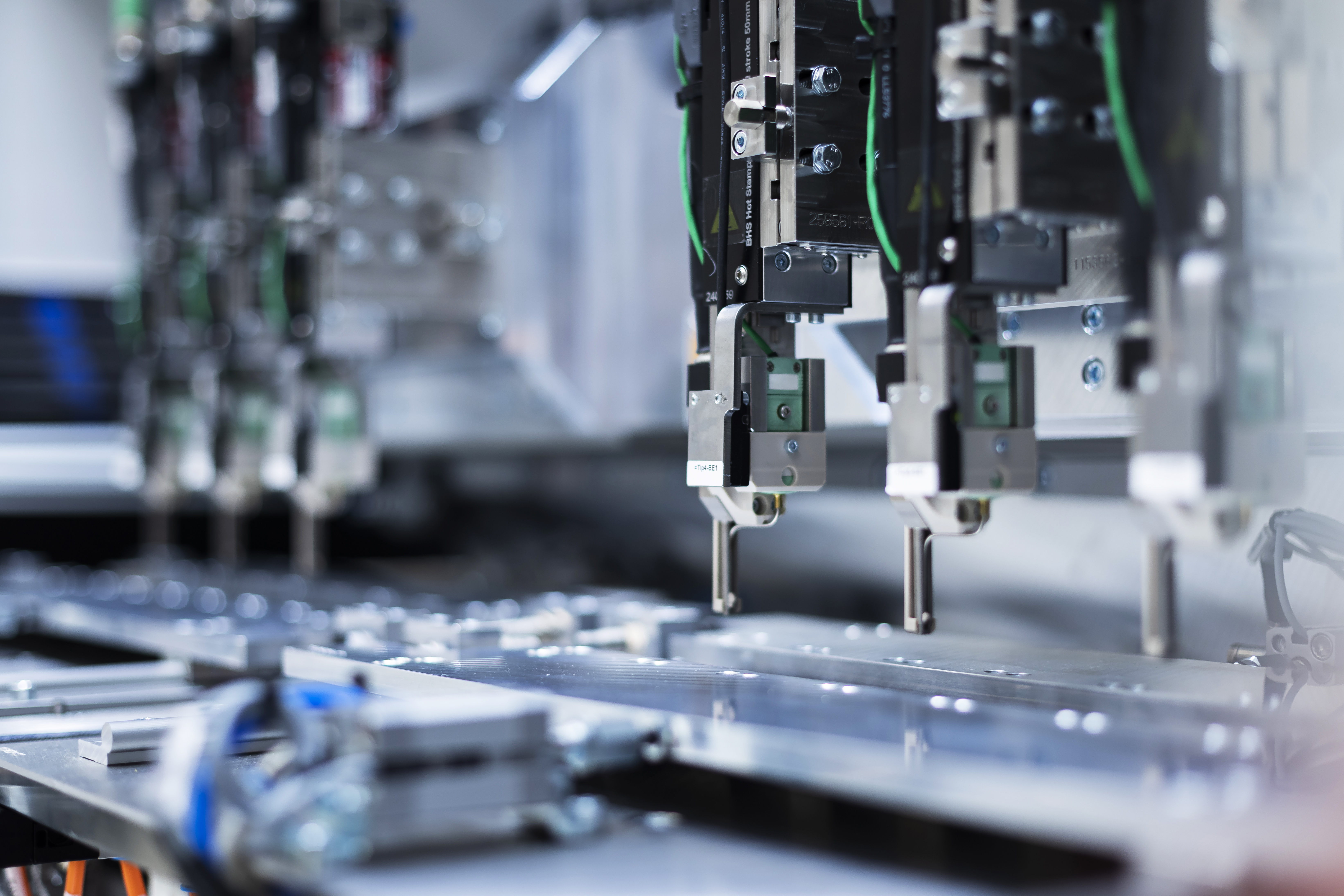 Anlage mit BHS HOT STAMP Heißniettechnologie 