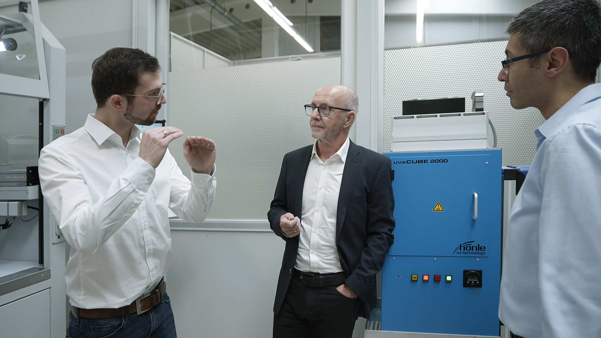 The production process is precisely defined in the lab at Hönle and the bdtronic technology center before the machine is planned - this creates optimal process solutions