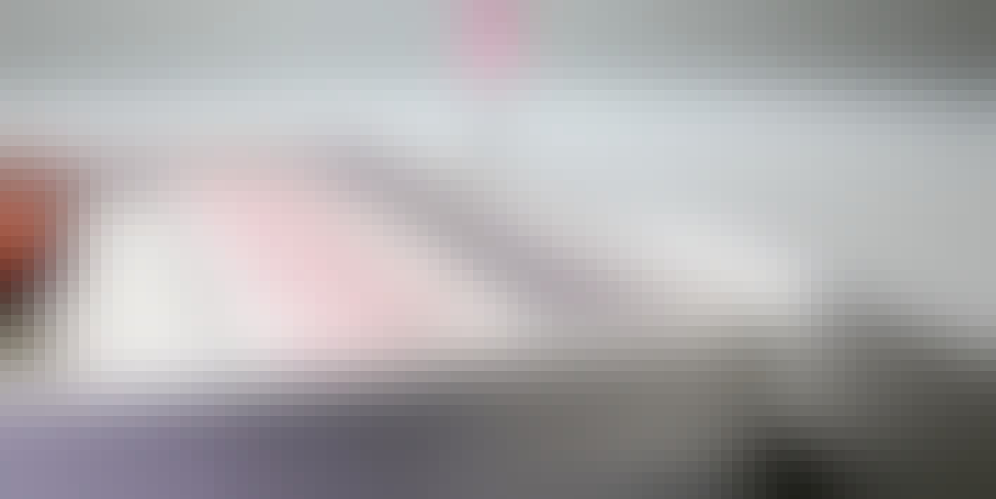 Auftragen einer Dichtungsraupe auf ein Gehäuse für einen Wechselrichter