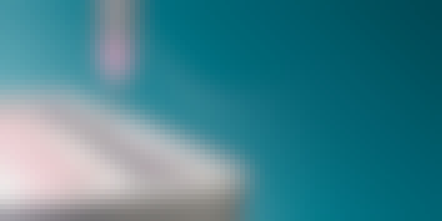 Dosieranlage trägt eine Dichtraupe auf ein Bauteil auf