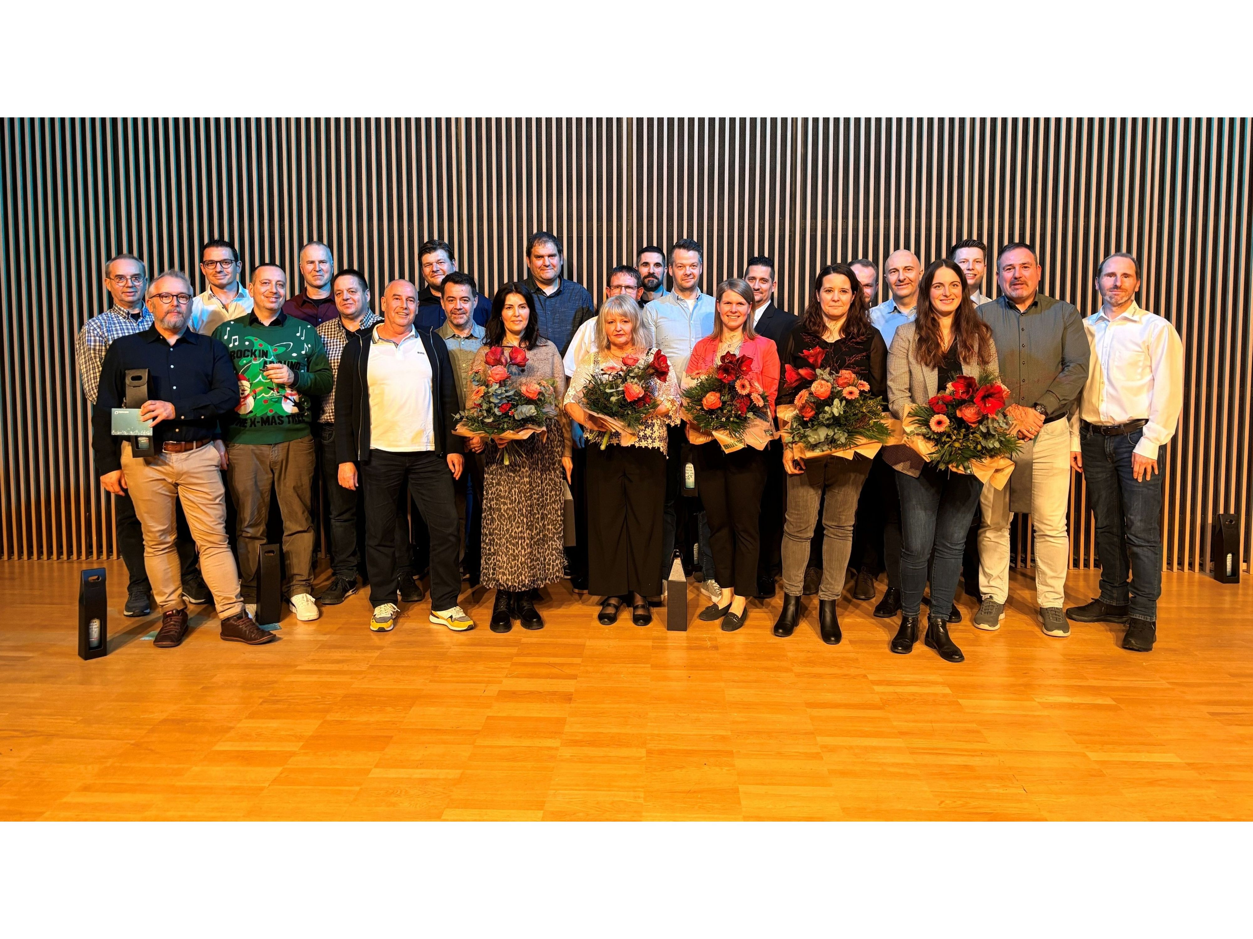 bdtronic ehrt 34 langjährige Mitarbeiterinnen und Mitarbeiter