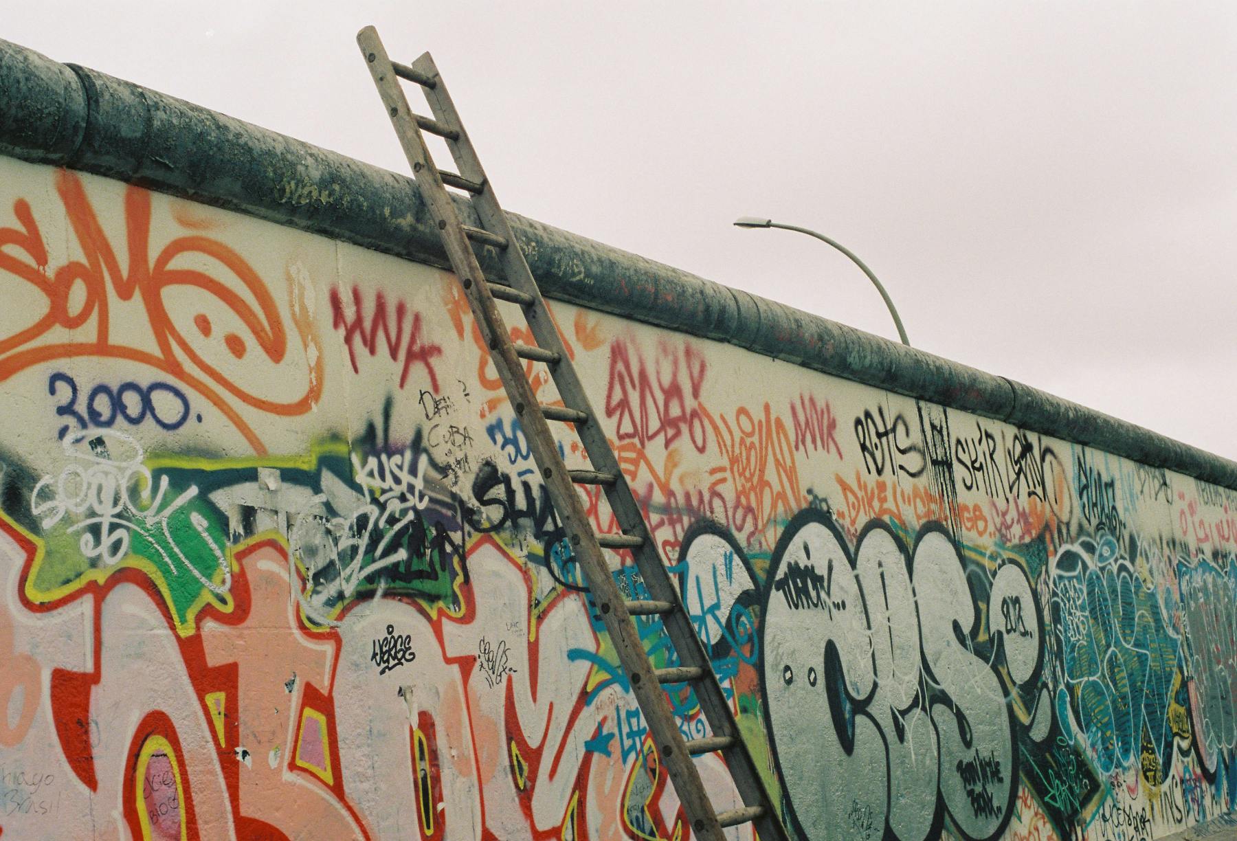 scala con muro