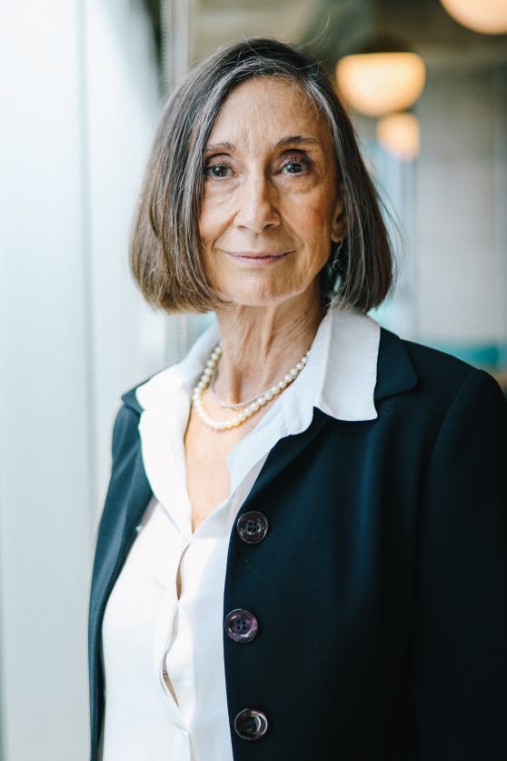 donna anziana bianca