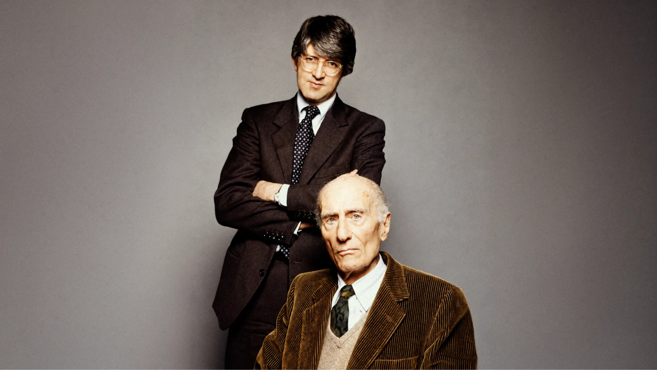 Foto di un dipinto che ritrae Severgnini e Montanelli riprodotto da uno scatto di Guido Harari del 1997