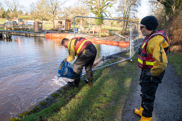 repairing the mon & brecon canal