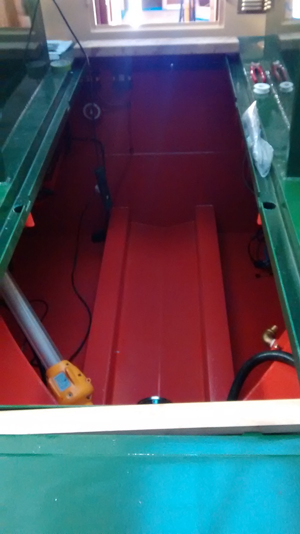 painted engine bay on beacon park boat kingfisher