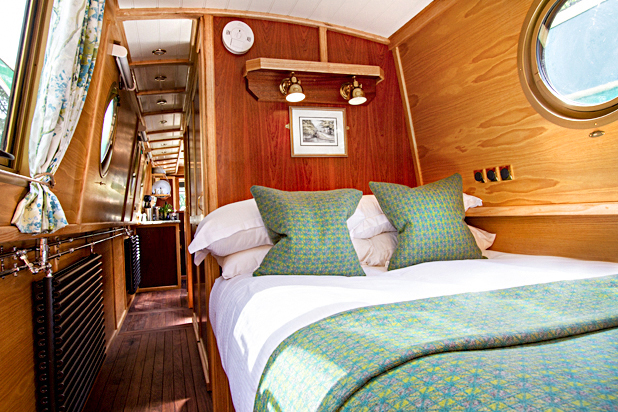 bedroom of beacon park boat hobby