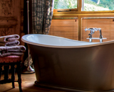 roll top bath in incline cottage