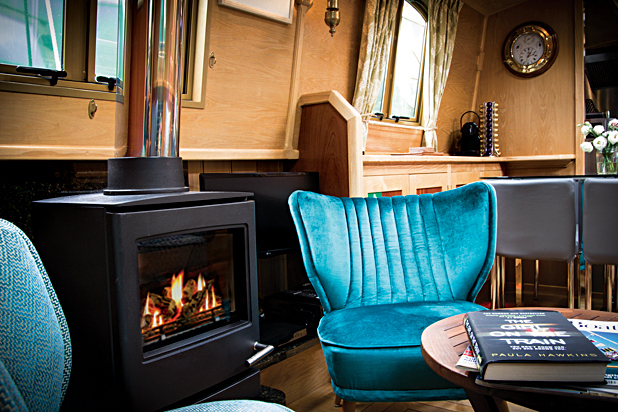 Log-effect gas fire on Grouse