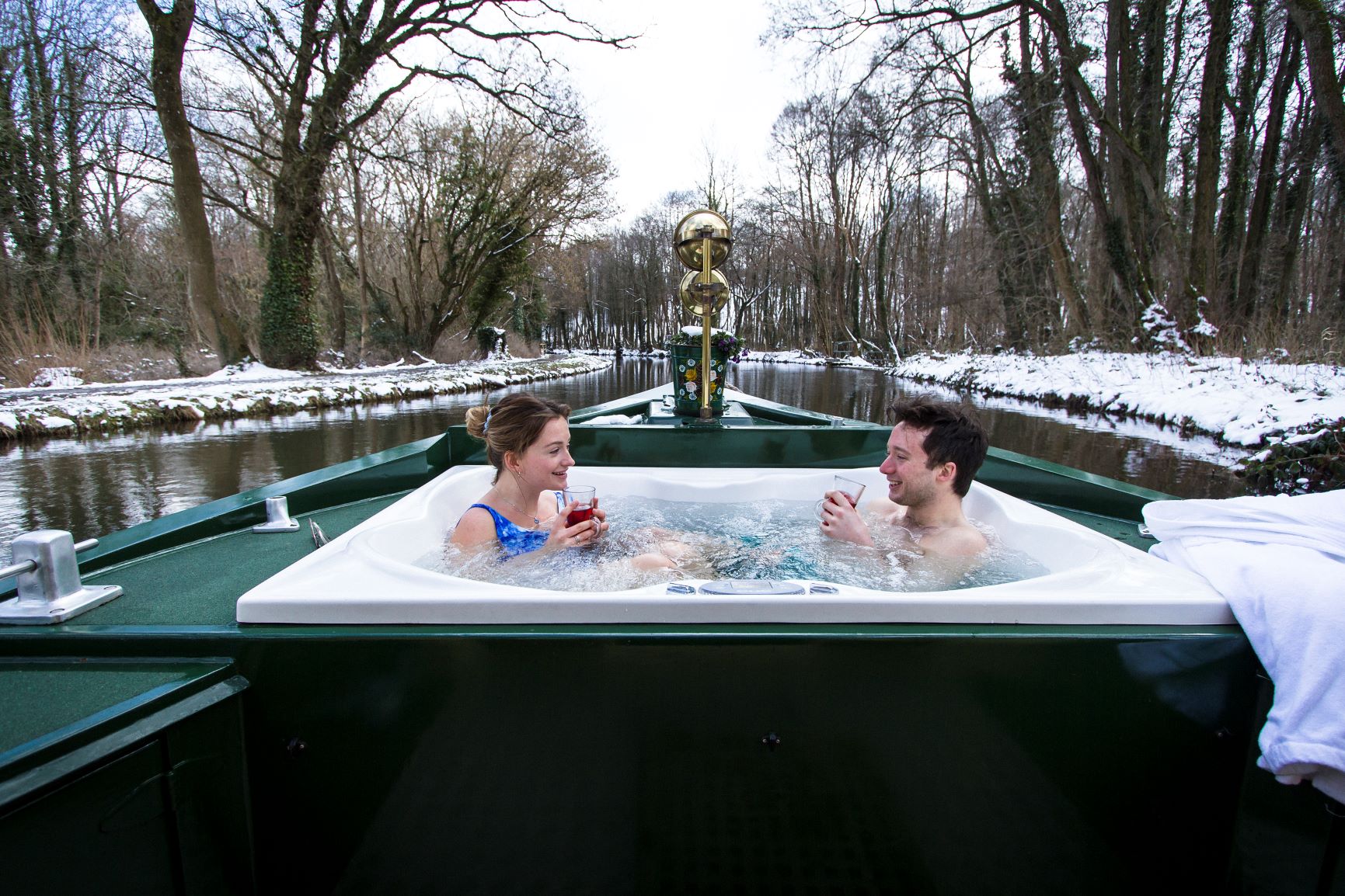 couple enjoying a hot tub in a beacon park boat 